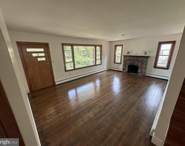 6914 Edgemont Road - Photo Thumbnail 5