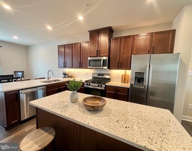 6704 Ballenger Run Boulevard - Photo Thumbnail 4