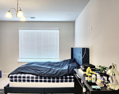 689 N Chandler Drive - Photo Thumbnail 20