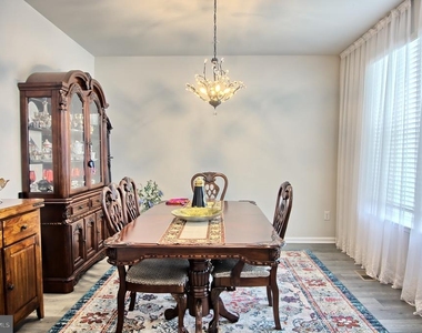 689 N Chandler Drive - Photo Thumbnail 2