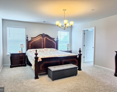689 N Chandler Drive - Photo Thumbnail 12