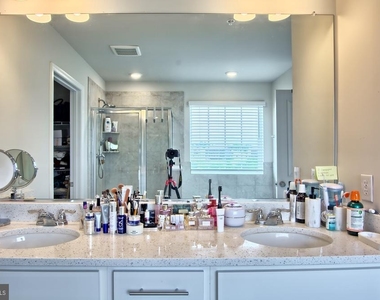 689 N Chandler Drive - Photo Thumbnail 16