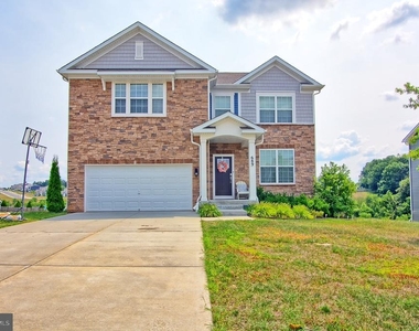 689 N Chandler Drive - Photo Thumbnail 1