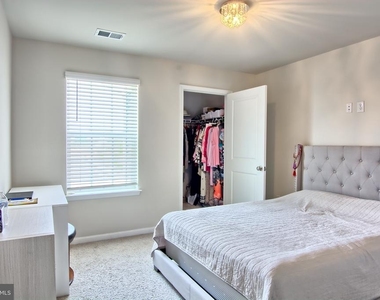 689 N Chandler Drive - Photo Thumbnail 18