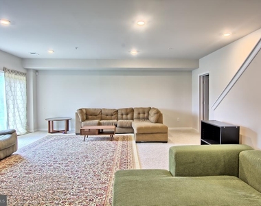 689 N Chandler Drive - Photo Thumbnail 23