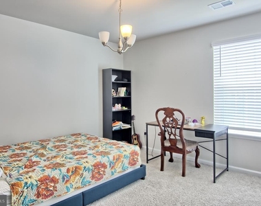 689 N Chandler Drive - Photo Thumbnail 17
