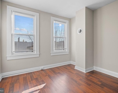 3219 E Monument Street - Photo Thumbnail 13