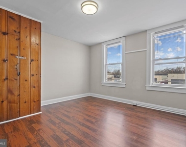 3219 E Monument Street - Photo Thumbnail 17