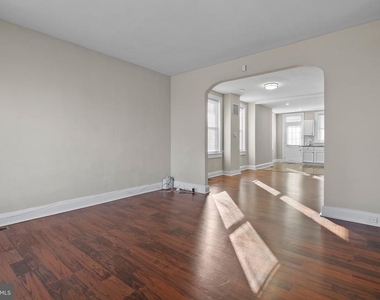 3219 E Monument Street - Photo Thumbnail 3