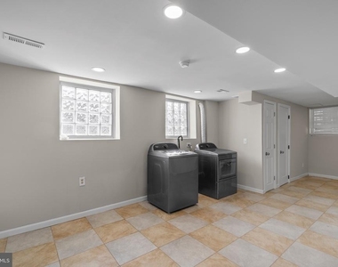 3219 E Monument Street - Photo Thumbnail 21