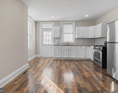3219 E Monument Street - Photo Thumbnail 6
