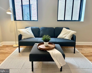 100 W Lexington Street - Photo Thumbnail 3