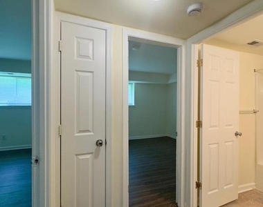 5001 Midwood Avenue - Photo Thumbnail 4