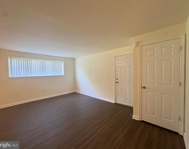 5001 Midwood Avenue - Photo Thumbnail 1