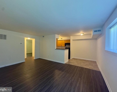 5001 Midwood Avenue - Photo Thumbnail 2