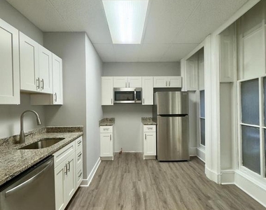 817 Park Avenue - Photo Thumbnail 12