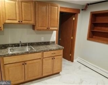 804 W 13th Street - Photo Thumbnail 4