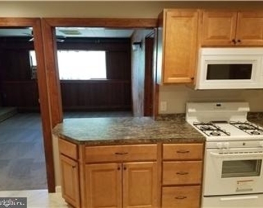 804 W 13th Street - Photo Thumbnail 2
