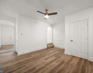 1715 W 8th Street - Photo Thumbnail 3