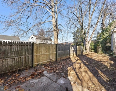 1715 W 8th Street - Photo Thumbnail 12