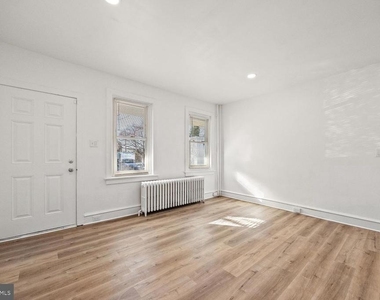 1715 W 8th Street - Photo Thumbnail 2