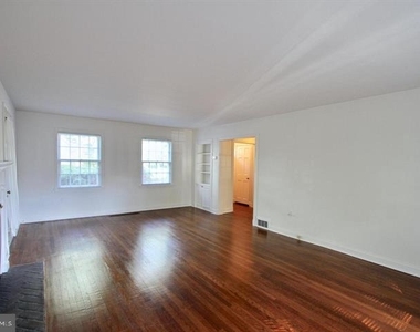 104 Bayard Avenue - Photo Thumbnail 4