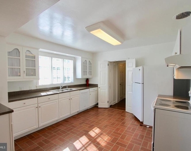 104 Bayard Avenue - Photo Thumbnail 5