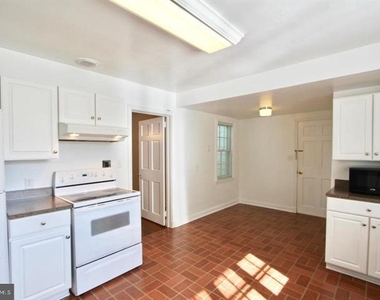 104 Bayard Avenue - Photo Thumbnail 6