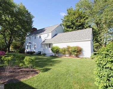 104 Bayard Avenue - Photo Thumbnail 9