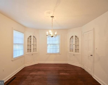 104 Bayard Avenue - Photo Thumbnail 7