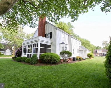 104 Bayard Avenue - Photo Thumbnail 8
