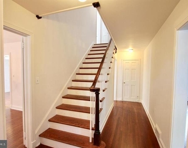 104 Bayard Avenue - Photo Thumbnail 2