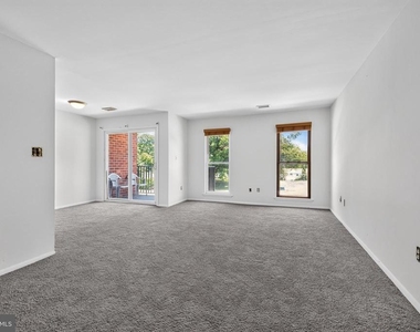 1001 White Oak Road - Photo Thumbnail 7