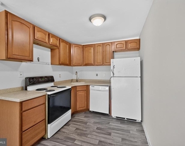 1001 White Oak Road - Photo Thumbnail 11