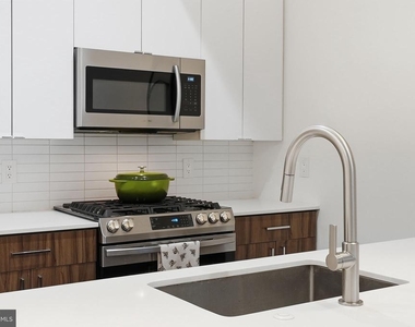 826 Upshur Street Nw - Photo Thumbnail 6