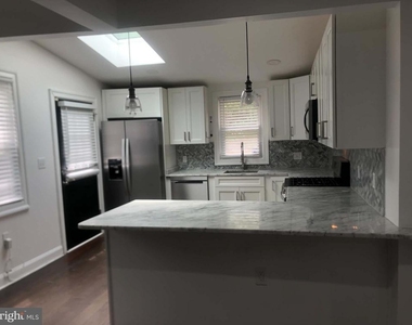 5715 Clay Street Ne - Photo Thumbnail 9