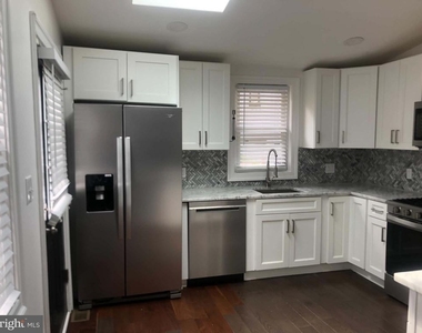 5715 Clay Street Ne - Photo Thumbnail 10