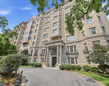 1026 16th Street Nw - Photo Thumbnail 3