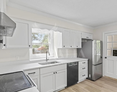 623 Elmwood Court - Photo Thumbnail 9