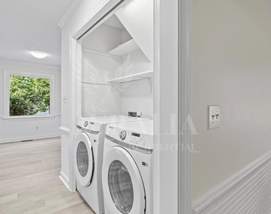 623 Elmwood Court - Photo Thumbnail 8