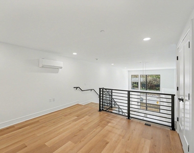 615 Daniels Street - Photo Thumbnail 11