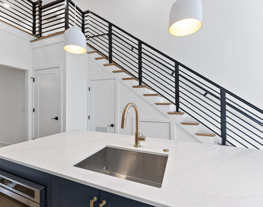 615 Daniels Street - Photo Thumbnail 3