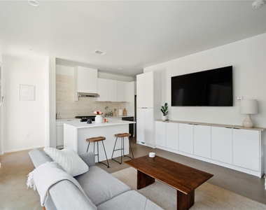 7505 Wynne Ln - Photo Thumbnail 5