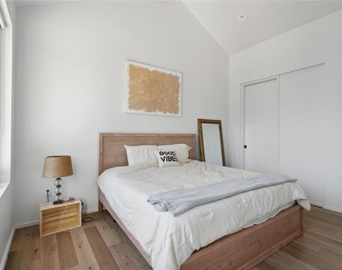 7505 Wynne Ln - Photo Thumbnail 12
