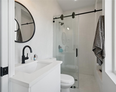 7505 Wynne Ln - Photo Thumbnail 13