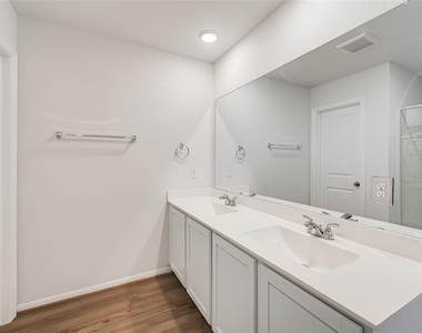 133 Everglades Dr - Photo Thumbnail 17