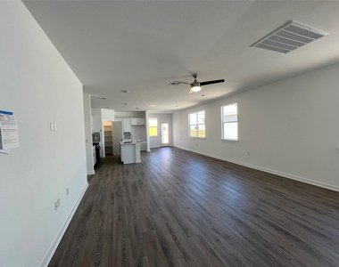 13820 Lubeck Dr - Photo Thumbnail 4