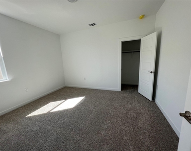 13820 Lubeck Dr - Photo Thumbnail 7
