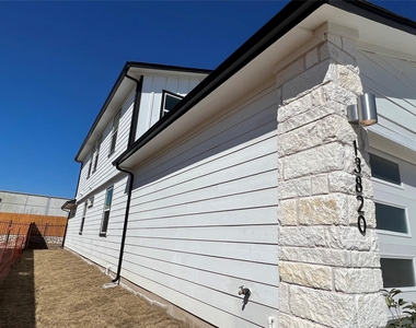 13820 Lubeck Dr - Photo Thumbnail 2