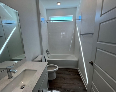 13820 Lubeck Dr - Photo Thumbnail 9